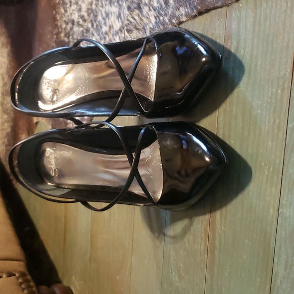 Sexy black patent leather heels size 8 by Studios 9 new - comes in original box - Picture 2 of 9